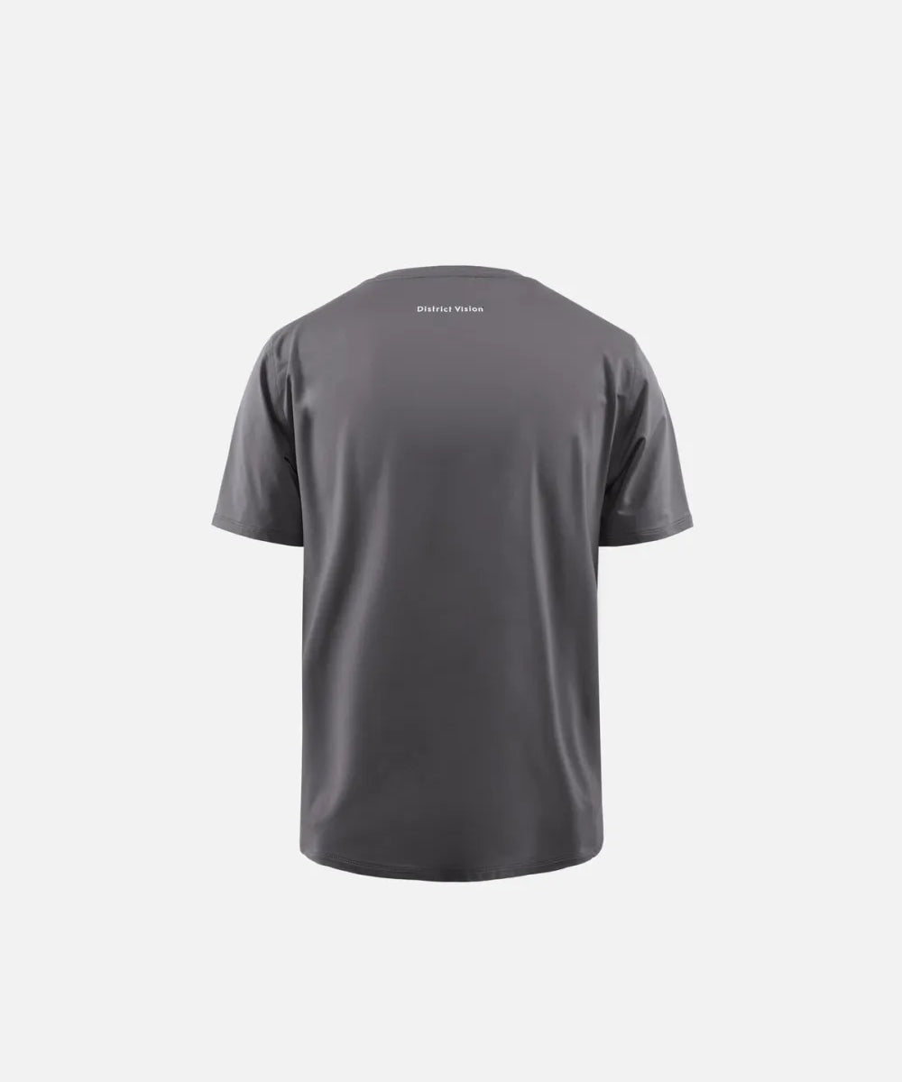 District Vision | เสื้อยืดแขนสั้นน้ำหนักเบา - คาร์บอน