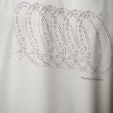 Hermanos Koumori x New Era - เสื้อยืดสีครีม