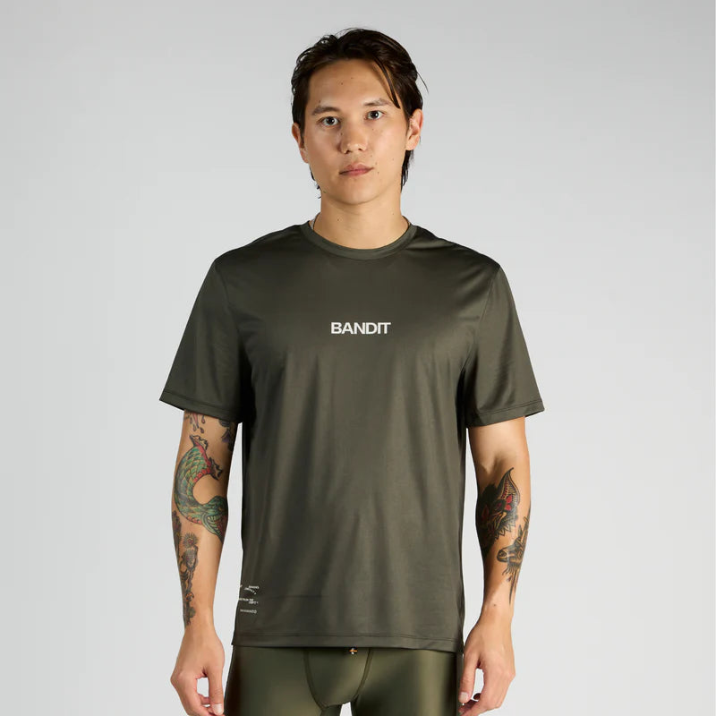 เสื้อยืด Bandit | Drift™ "Into the Distance" Performance - สีเขียวมะกอก