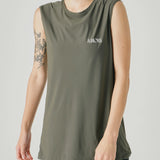 Hermanos Koumori x New Era - เสื้อยืดสีครีม