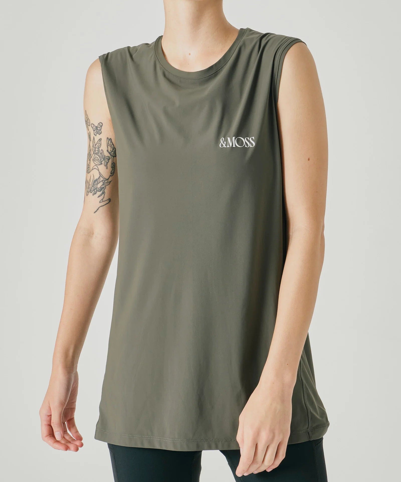 Hermanos Koumori x New Era - เสื้อยืดสีครีม