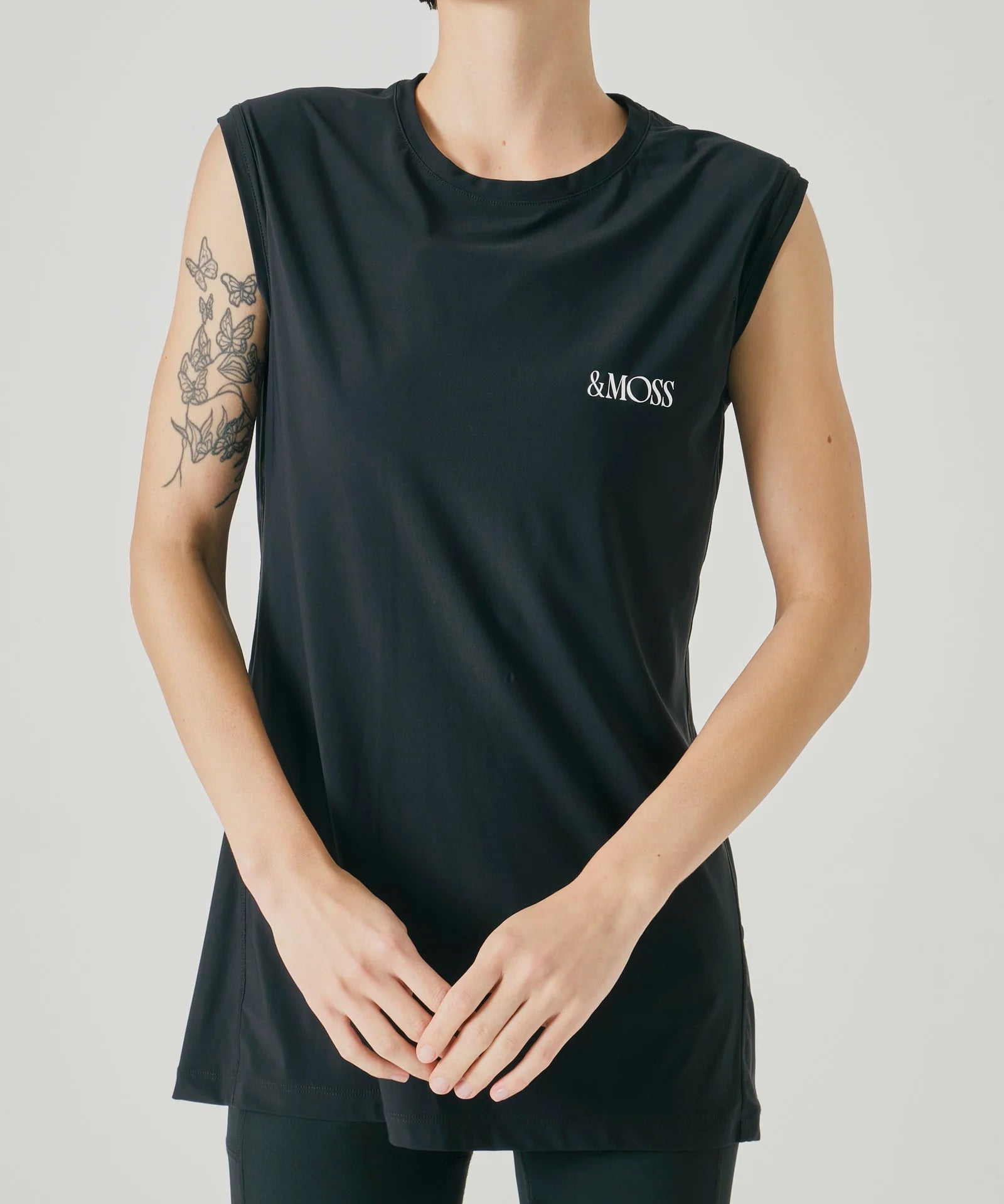 Hermanos Koumori x New Era - เสื้อยืดสีครีม