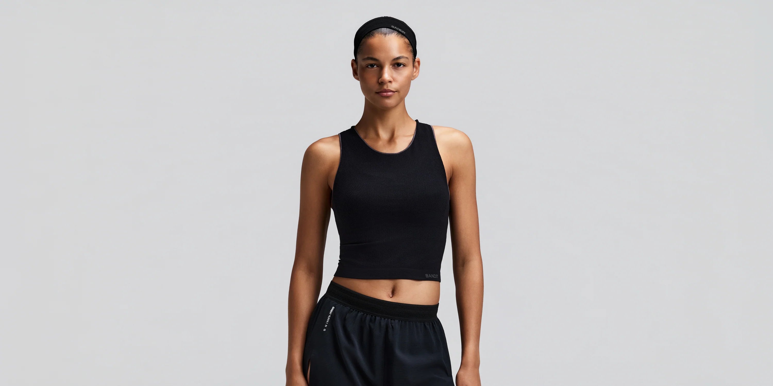 Bandit | Stamina™ Scoop Neck Race Crop - สีดำ 
